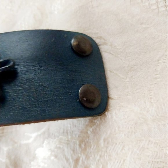 Handmade Leather Flower Bracelet Cuff Dark Blue - Picture 8 of 8